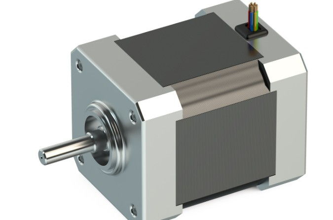 Motor tubular para motorización de persianas eléctricas, con el eje de arrastre y el cable de conexión a la vista